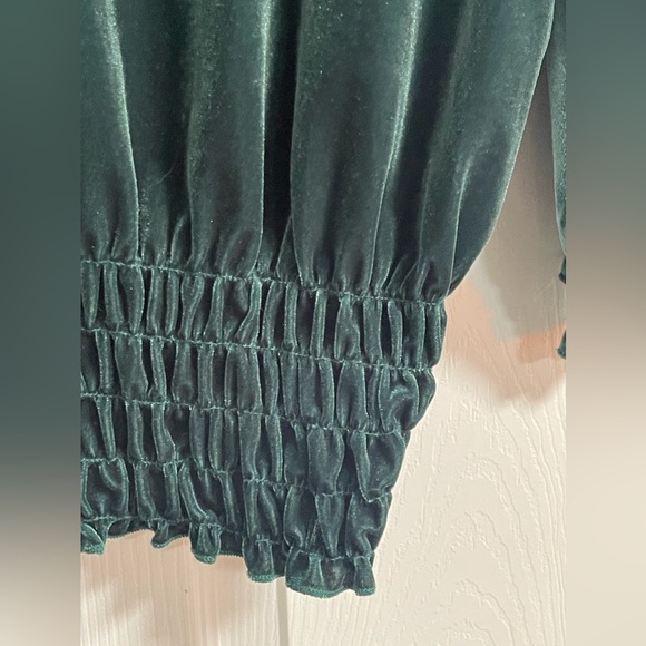 NWOT: Vince Canuto Green Round Neck 3/4 Sleeves Smocked-Hem Velour Blouse Size L - Picture 7 of 8
